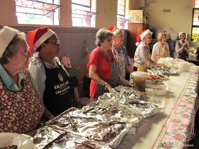 2009ChristmasSharingOfTheMeal_1024_047.jpg